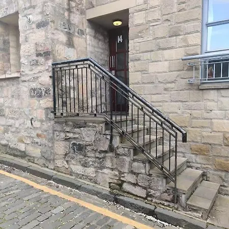 Next To The Palace And Royal Mile With Parking Edinburgh Exterior photo