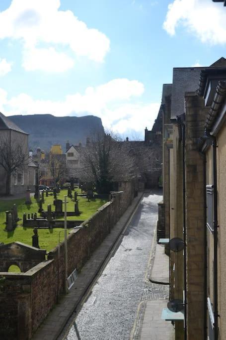 Next To The Palace And Royal Mile With Parking Apartamento