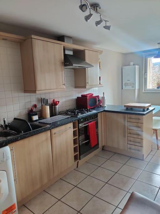 Next To The Palace And Royal Mile With Parking Edimburgo